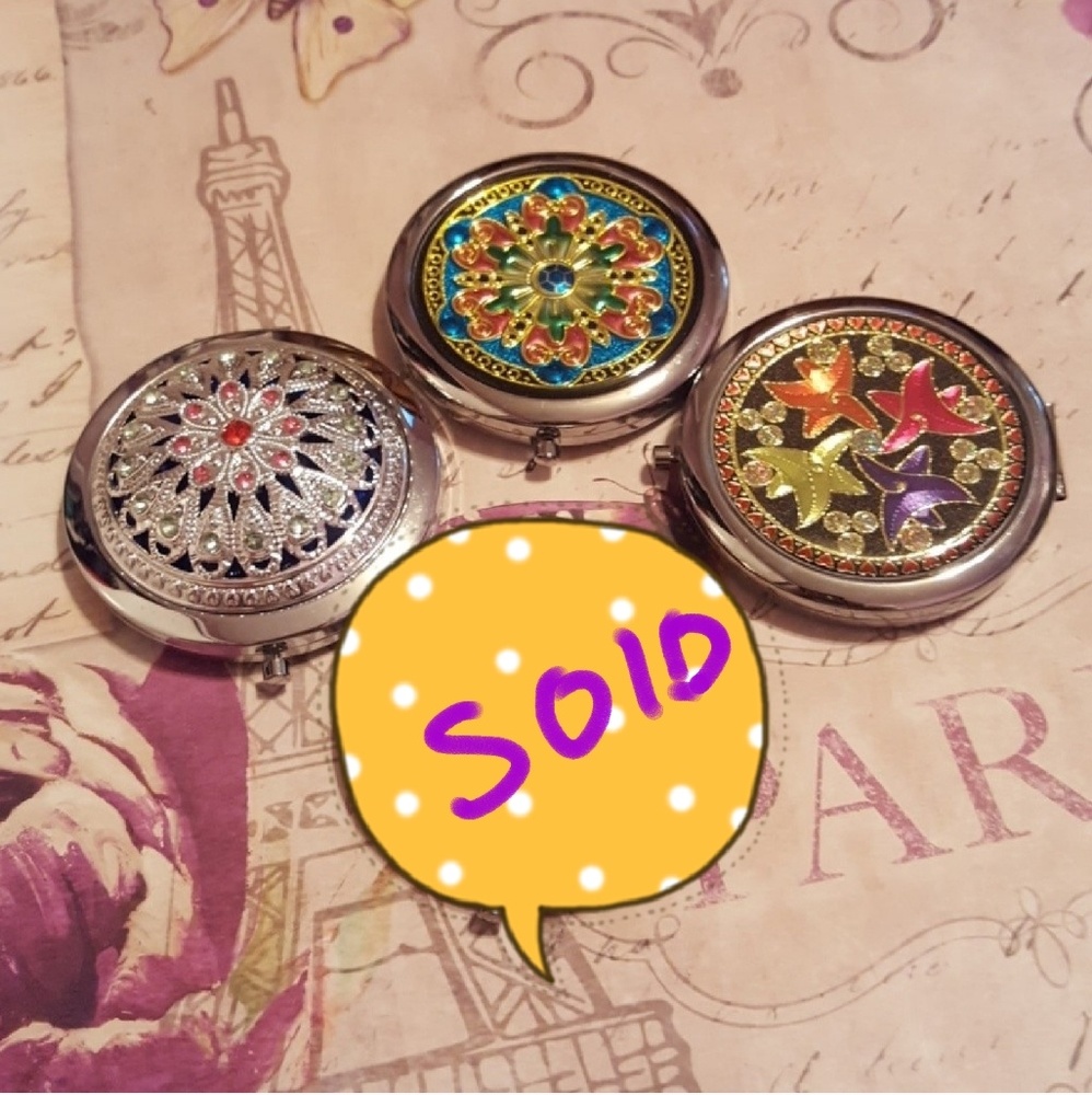 pocket mirrors